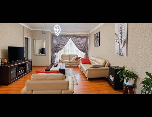 3 BEDROOM TOWNHOUSE FOR SALE IN THREE RIVERS